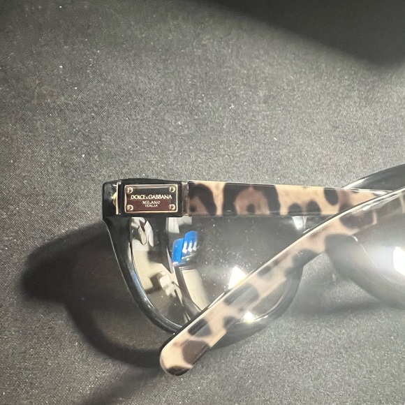 Dolce & Gabbana Leopard Print Women’s Sunglasses With Leopard Print Case - Picture 4 of 15